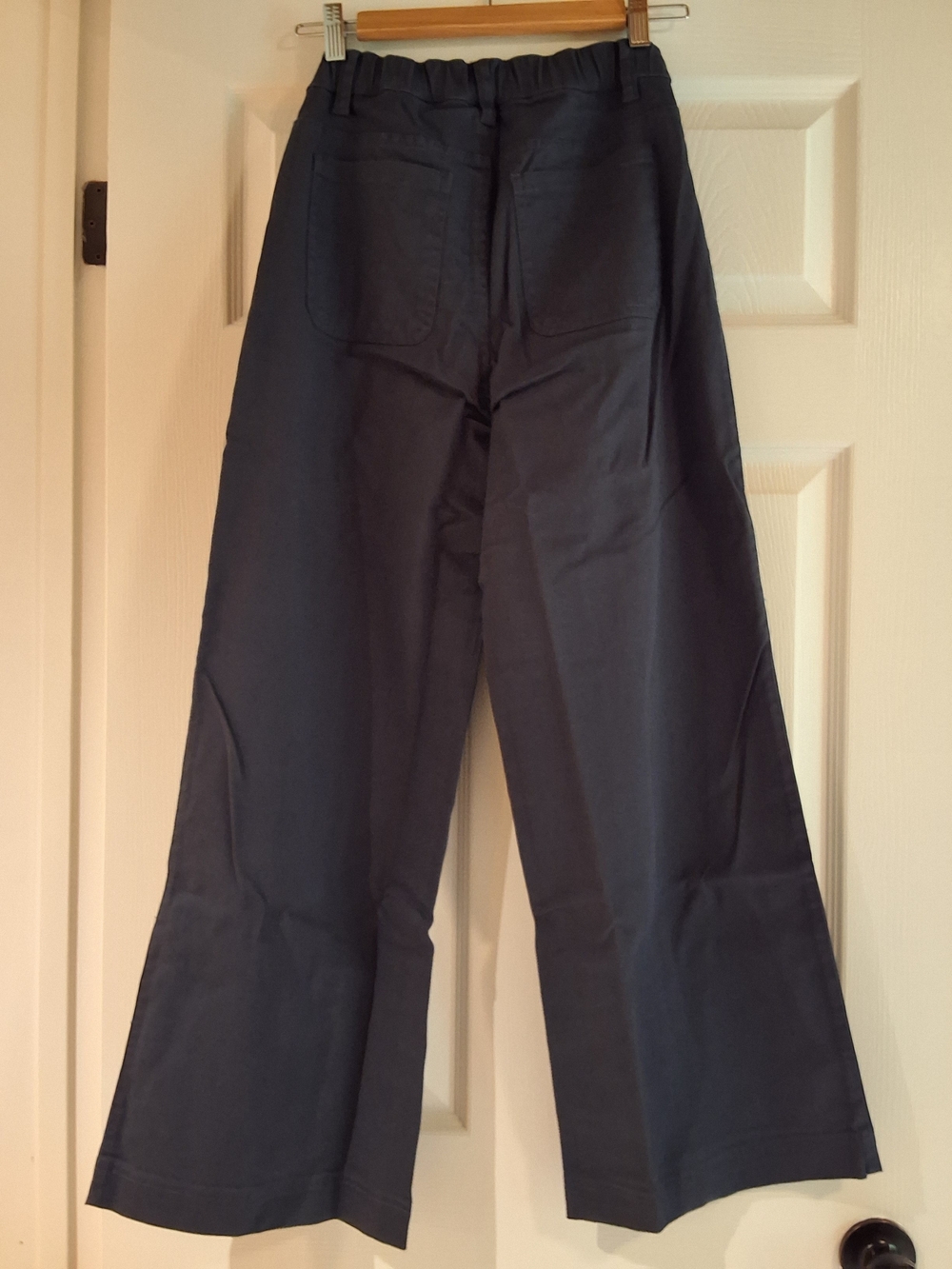Organic Stretch Twill Wide-Leg Pant in Navy - Picture 5 of 7